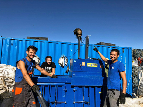 Plasztikkajak készült az ártéri hulladékból