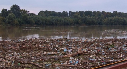 /hulladékzajlás a Tiszán /hulladékzajlás a Tiszán